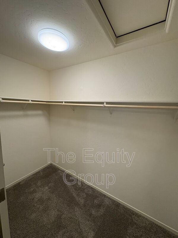 Building Photo - 2134 E Delta Ct