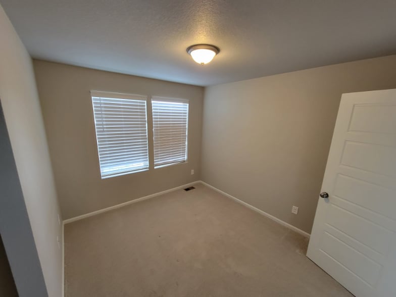 Building Photo - 7046 Silvergrass Dr