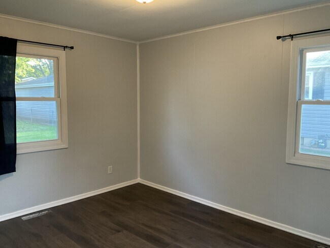 Building Photo - 3406 Three Oaks Dr