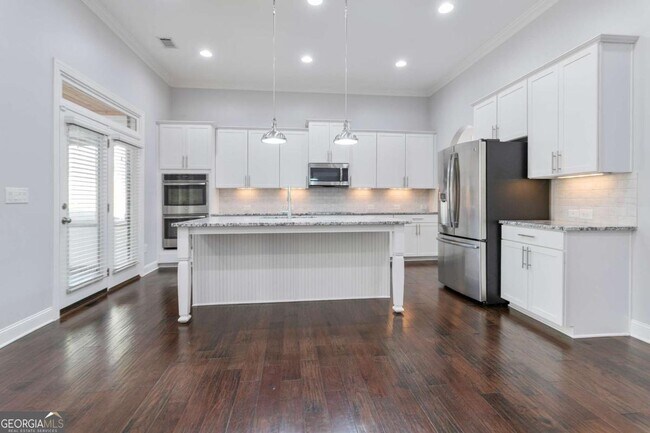 Building Photo - 330 La Perla Dr