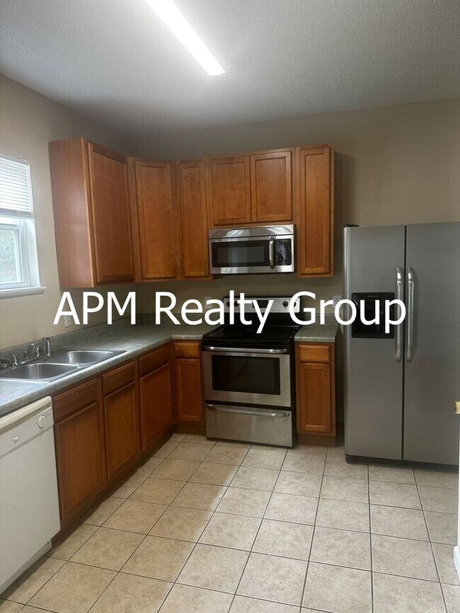 Building Photo - Spacious & Inviting Home Perfect for Comfortable Everyday Living