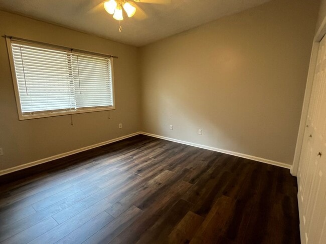 Building Photo - 1002 Parkaire Crossing