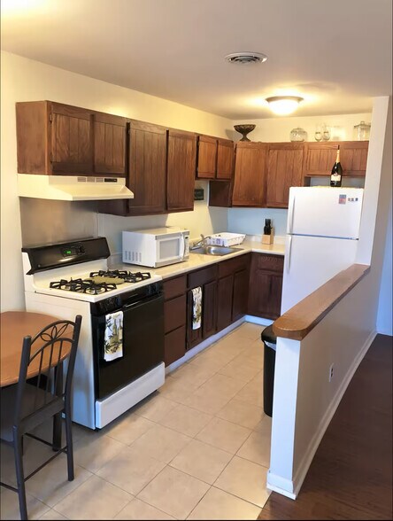 Building Photo - 921 N 29th St