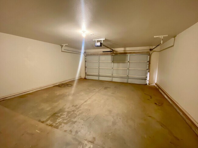 Building Photo - 504 N Brentwood Ave