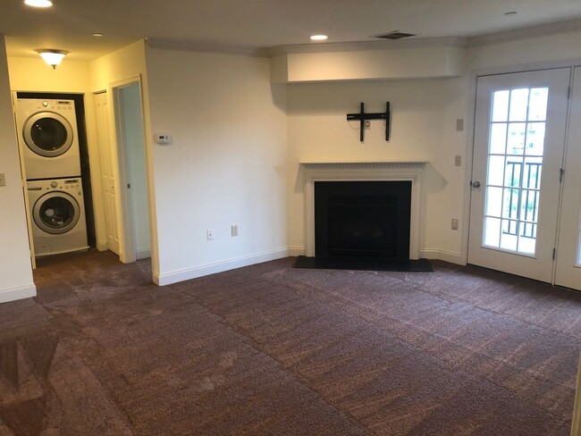 Building Photo - 2 Bedroom 2 Bath corner unit condo in Bilt...