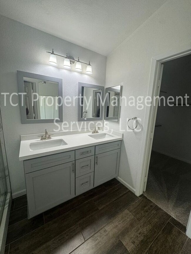 Building Photo - Tastefully Updated Home in Great Chandler Location