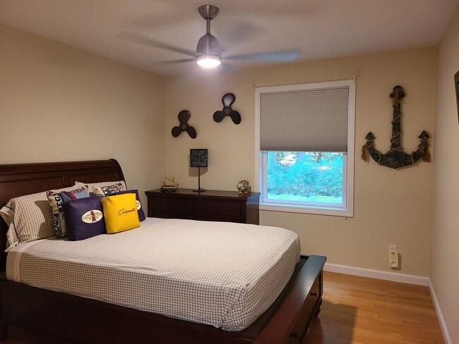 Building Photo - Beautiful 3 Bedroom House - Cozy Up This W...