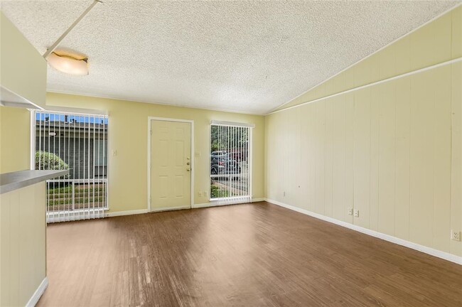 Building Photo - 612 W 51st St