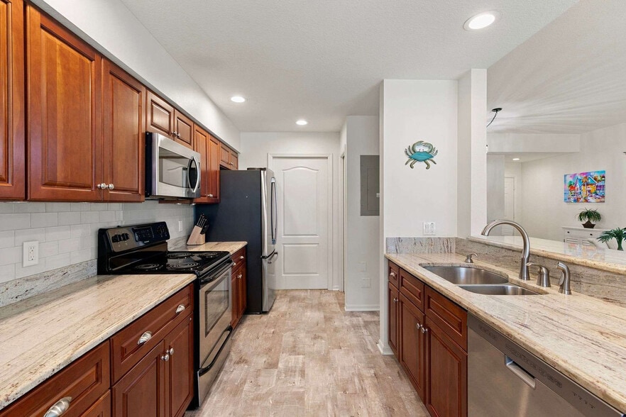 Building Photo - 285 Cays Dr
