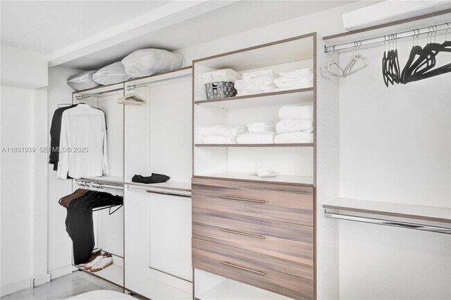 Building Photo - 900 NE Spanish River Blvd