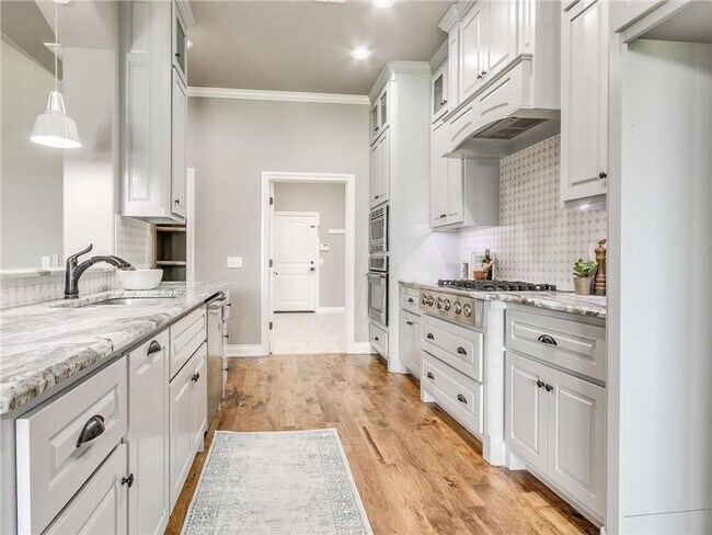 Building Photo - Stunning Home in West Edmond + 5 bedrooms ...