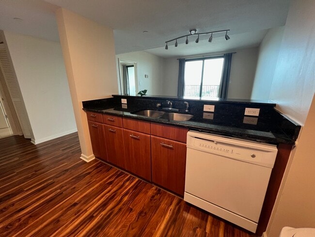 Building Photo - 300 S Duval St