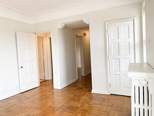 Building Photo - 8925 E Jefferson Ave