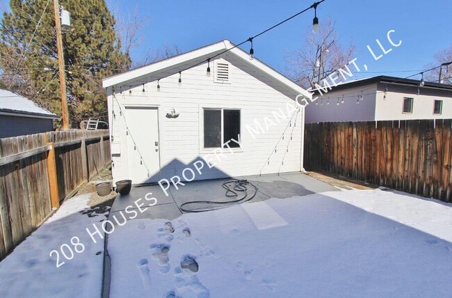 Building Photo - Quaint Cottage-Style Home in SE Boise