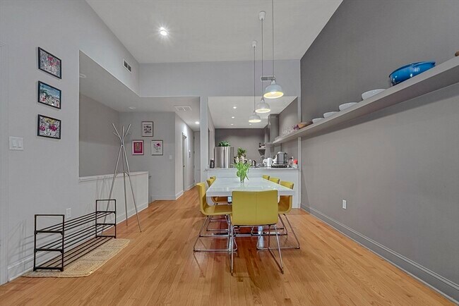Building Photo - 70 Clarendon St