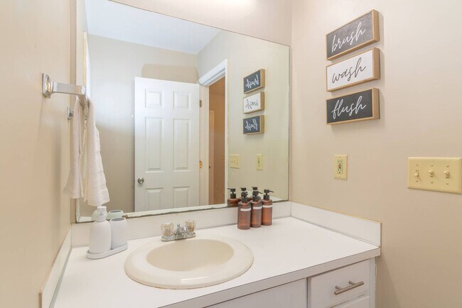 Building Photo - 1930 16th Ave