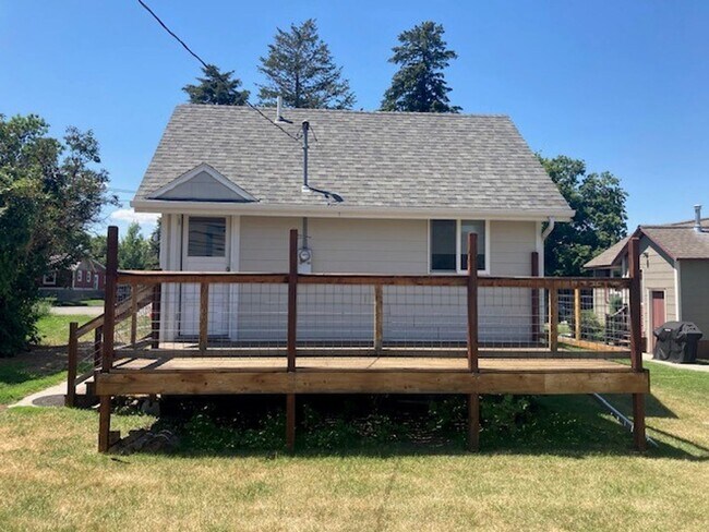 Building Photo - 520 N Black Ave