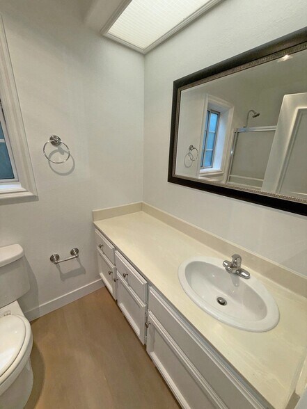 Building Photo - 922 Croft Ave