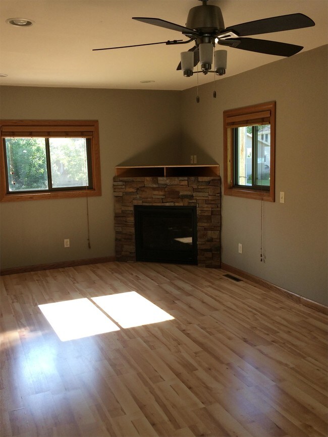 Building Photo - 313 9th Ave