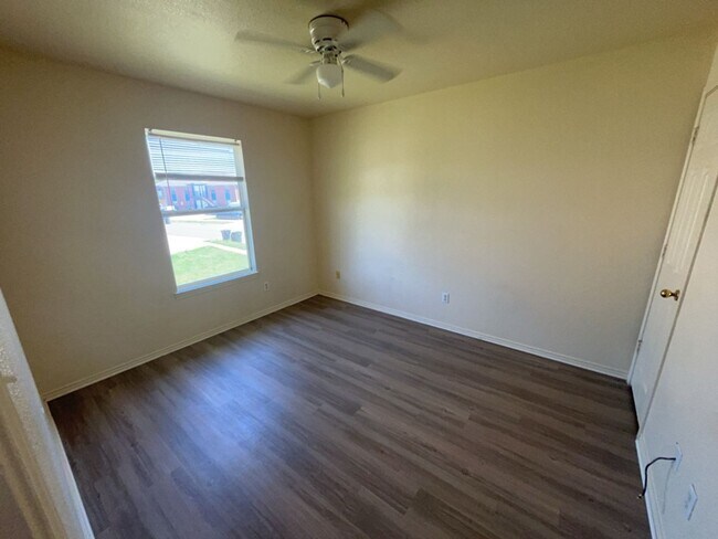 Building Photo - 5705 Greengate Dr