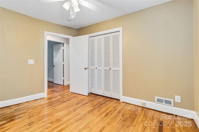 Building Photo - 1634 Van Buren Ave