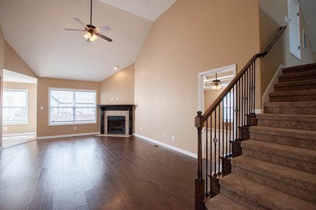 Building Photo - Pet Friendly Three Bedroom with Bonus!