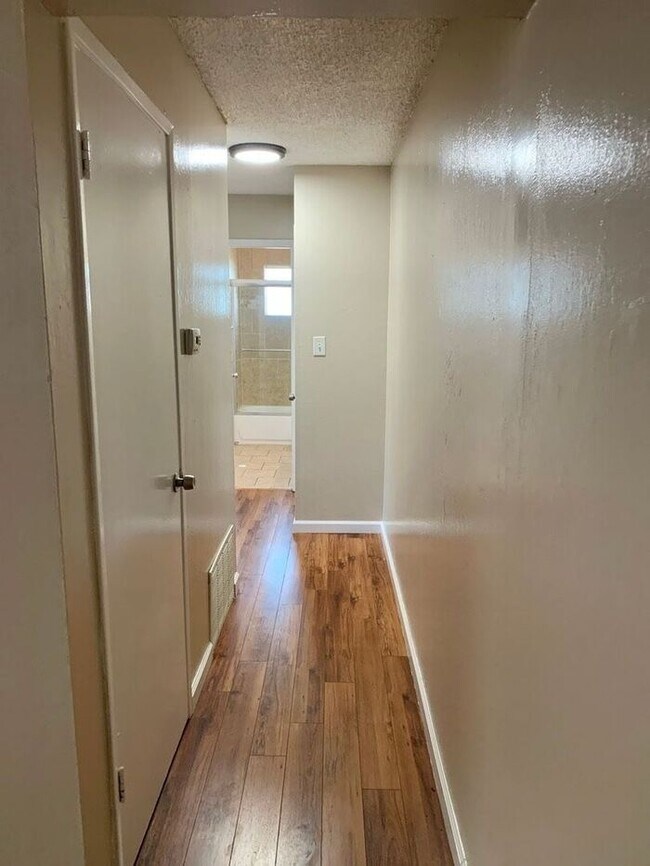 Building Photo - 2 Bedroom 1 Bathroom Condo in Antioch - AVAILABLE NOW !!