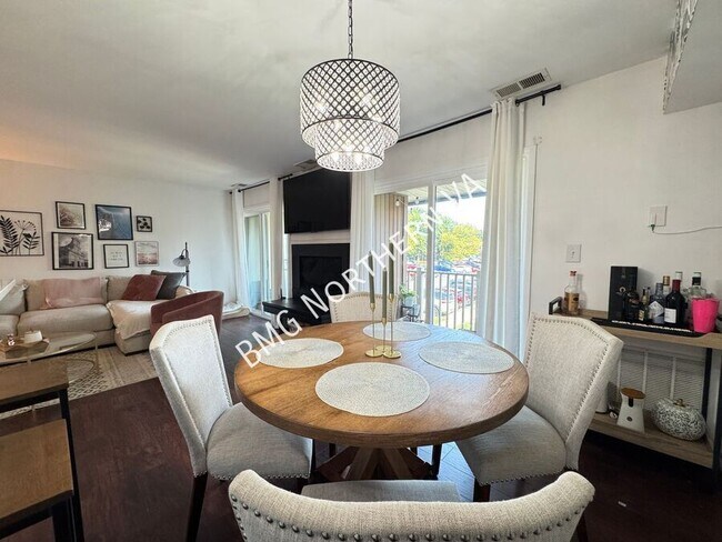 Building Photo - 8056 Pantano Pl