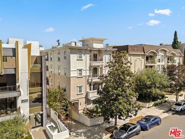 Building Photo - 11737 Goshen Ave