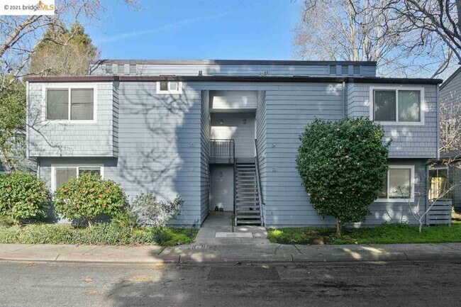 Primary Photo - 18 Emery Bay Dr