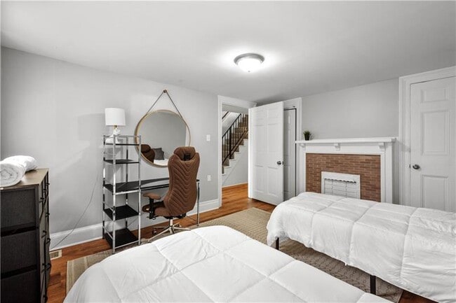 Building Photo - 1207 Linden Pl