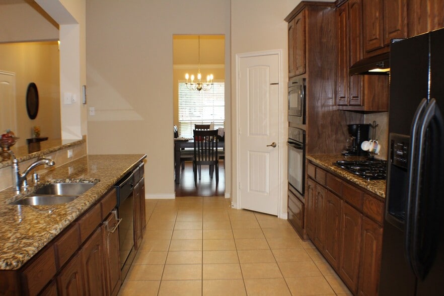 Building Photo - 1614 Westfield way