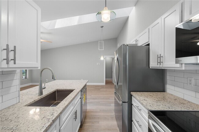 Building Photo - 5105 SW Courtyards Ct