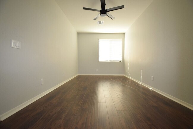 Building Photo - Beautiful Cooley Station Bungalow, 3 bed 2.5 bath with loft