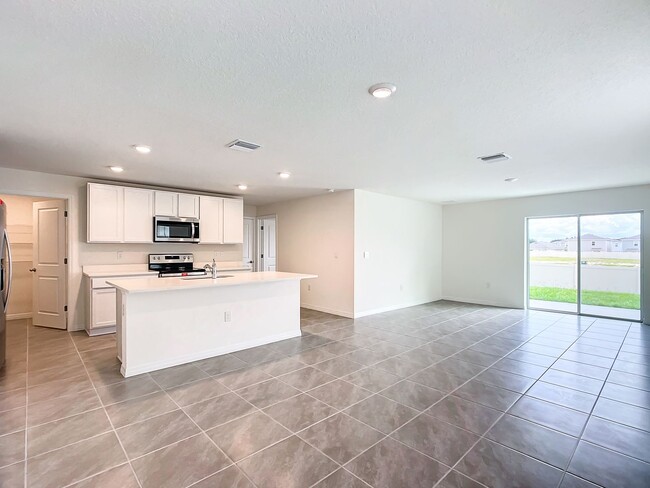 Building Photo - Brand New (5 Bed / 3 Bath) Single Family H...