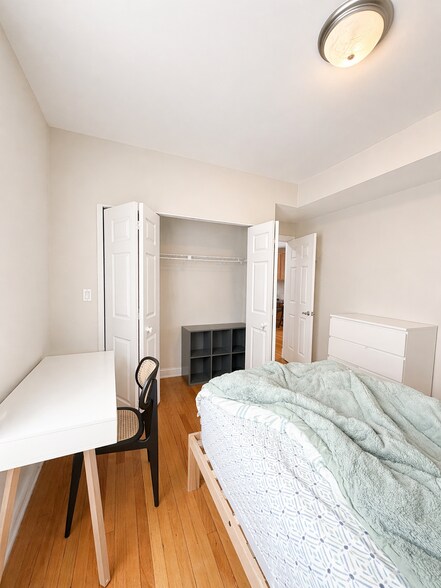 Building Photo - 6815 N Lakewood Ave