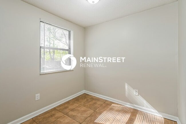 Building Photo - 4 Bedroom Pet-Friendly Home in Jacksonville, FL with Main Street Renewal