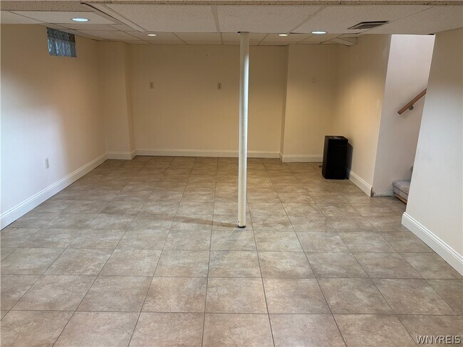 Building Photo - 230 Cleveland Dr