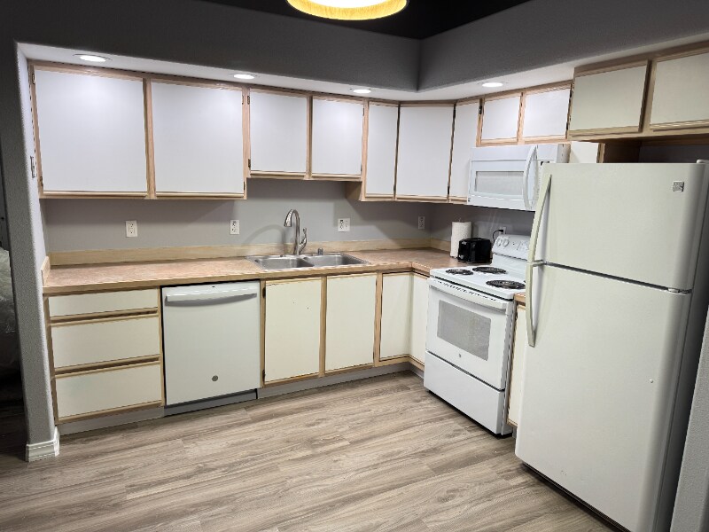 Building Photo - 4651 Grumman St