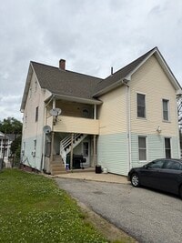 Building Photo - 319 Main St