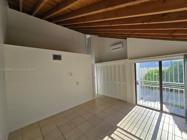 Building Photo - 12352 SW 18th Terrace