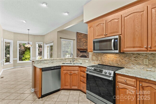 Building Photo - 4522 Long Cove Dr