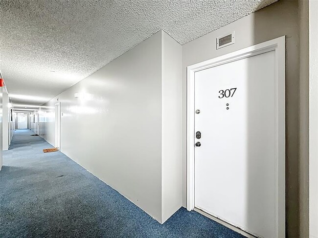 Building Photo - 2741 Taft St
