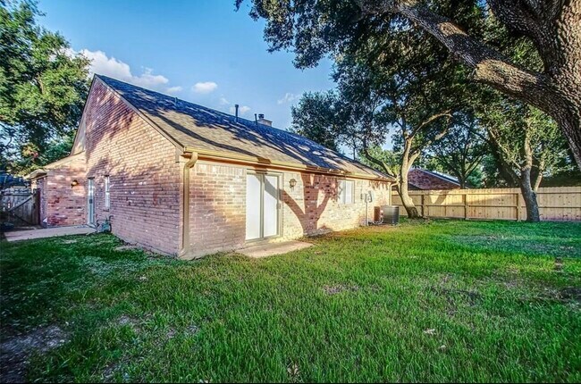 Building Photo - 1502 Park Wind Dr