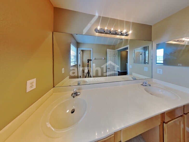 Building Photo - 12467 Accipiter Dr