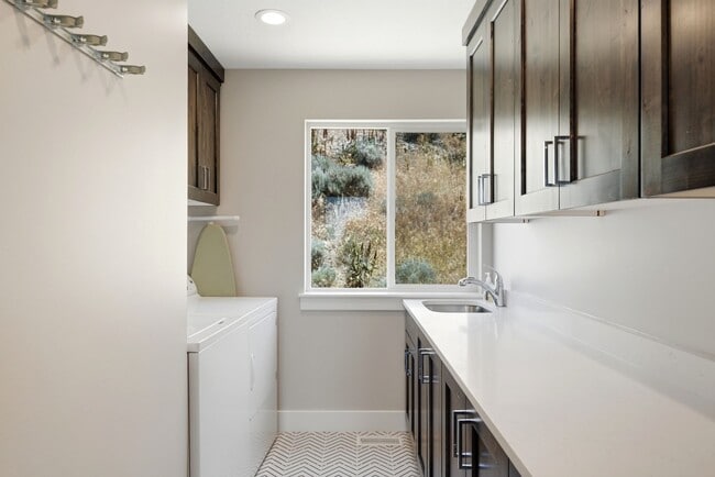 Building Photo - 4762 S 1575 E