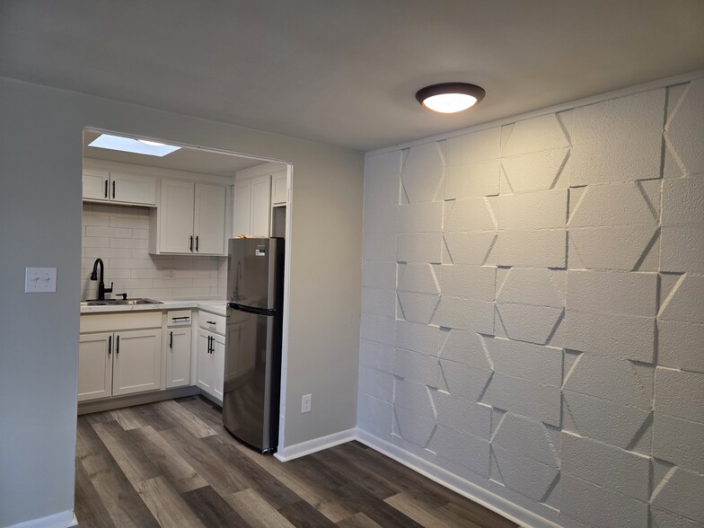 Building Photo - 763 Douglas St