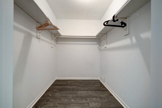 Building Photo - 7913 Ellinger Ln