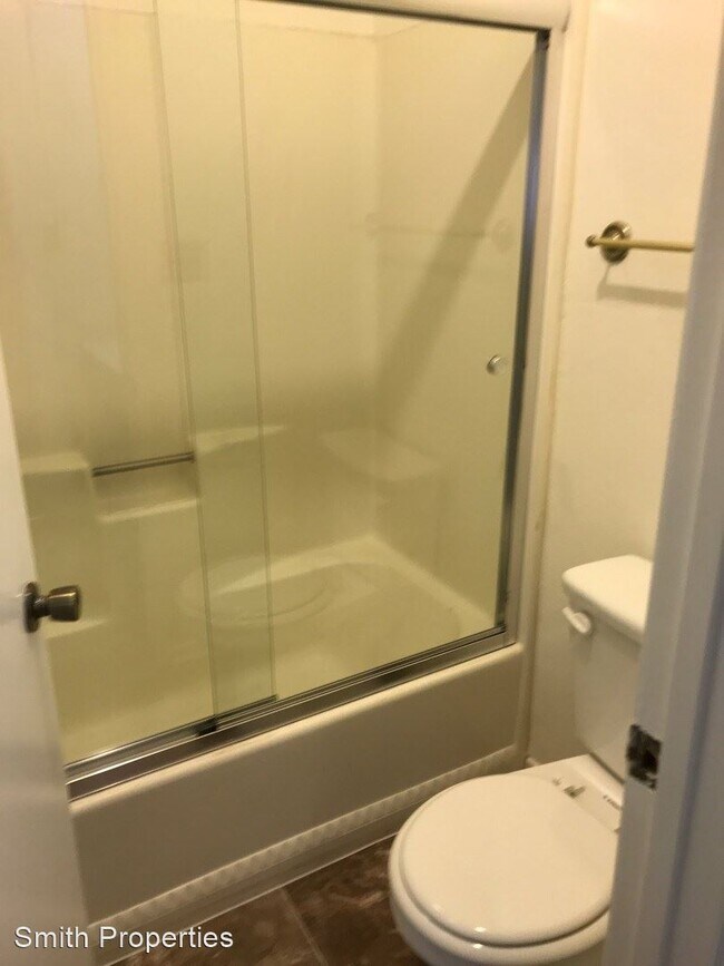 Building Photo - 1865 Plaza del Amo