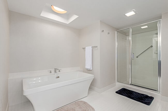 Building Photo - 8175 E Del Cuarzo Dr